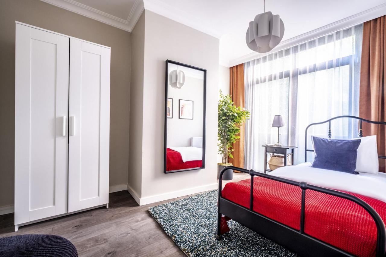 Central Flat With Sleek Interior In Sisli Истанбул Екстериор снимка